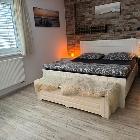 Apartman S Garazi A Balkonem Pilsen Exterior photo