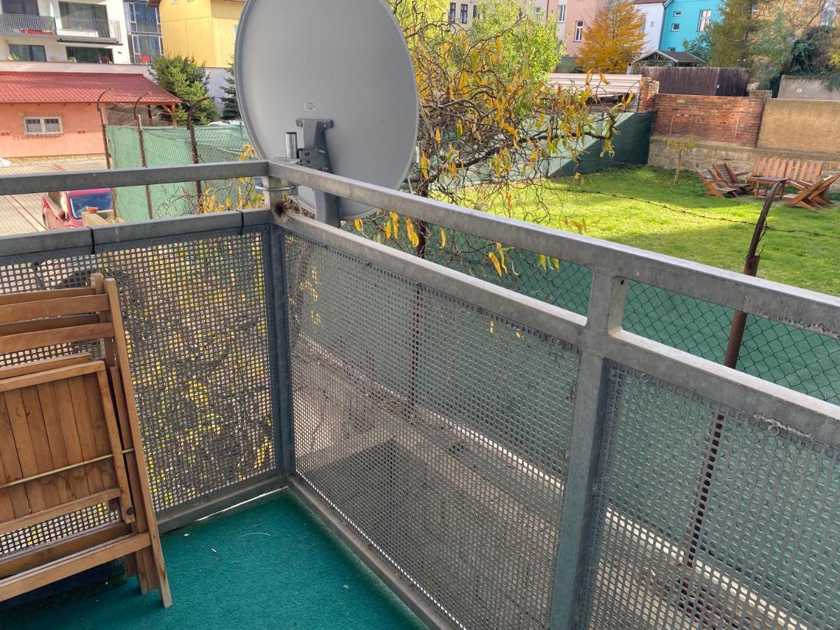 Apartman S Garazi A Balkonem Pilsen Exterior photo