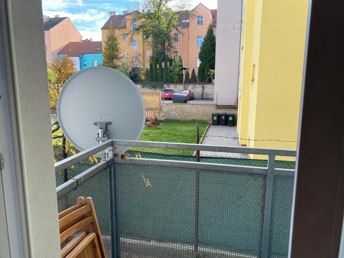 Apartman S Garazi A Balkonem Pilsen Exterior photo
