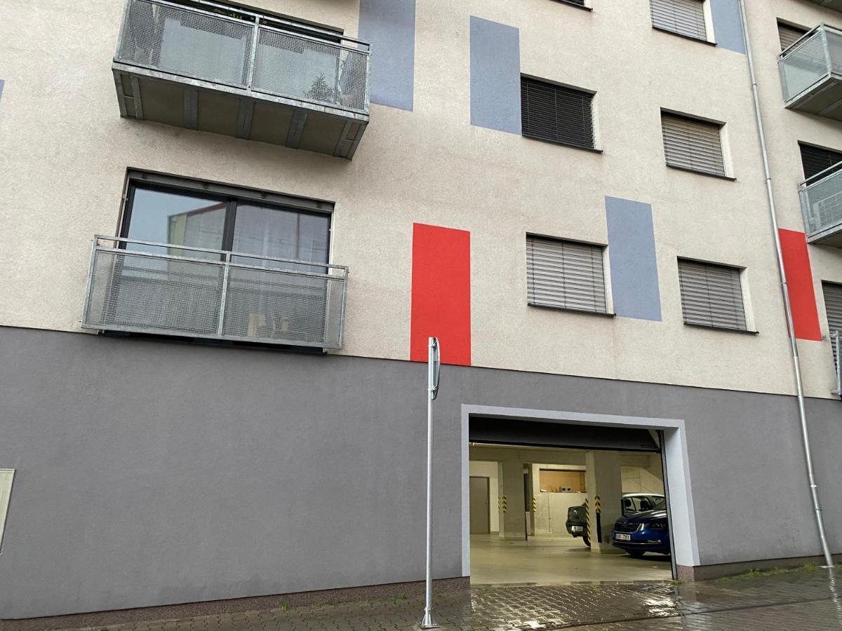 Apartman S Garazi A Balkonem Pilsen Exterior photo