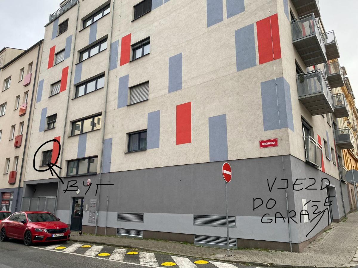 Apartman S Garazi A Balkonem Pilsen Exterior photo