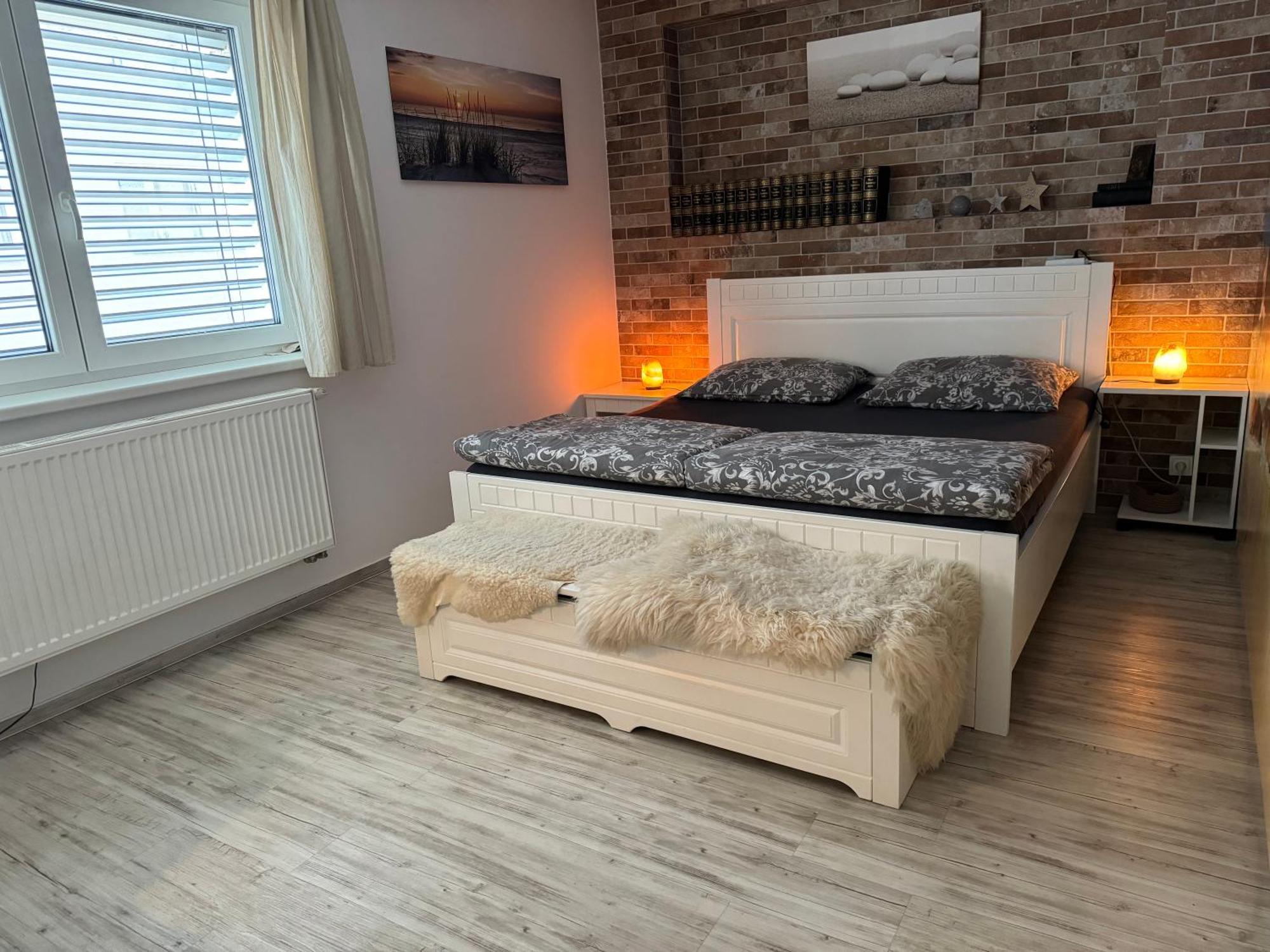 Apartman S Garazi A Balkonem Pilsen Exterior photo