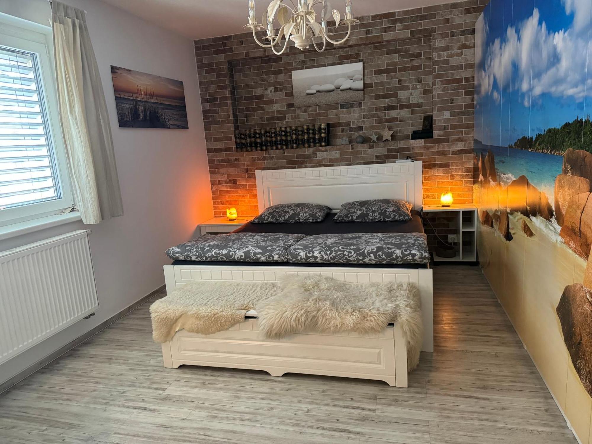 Apartman S Garazi A Balkonem Pilsen Exterior photo