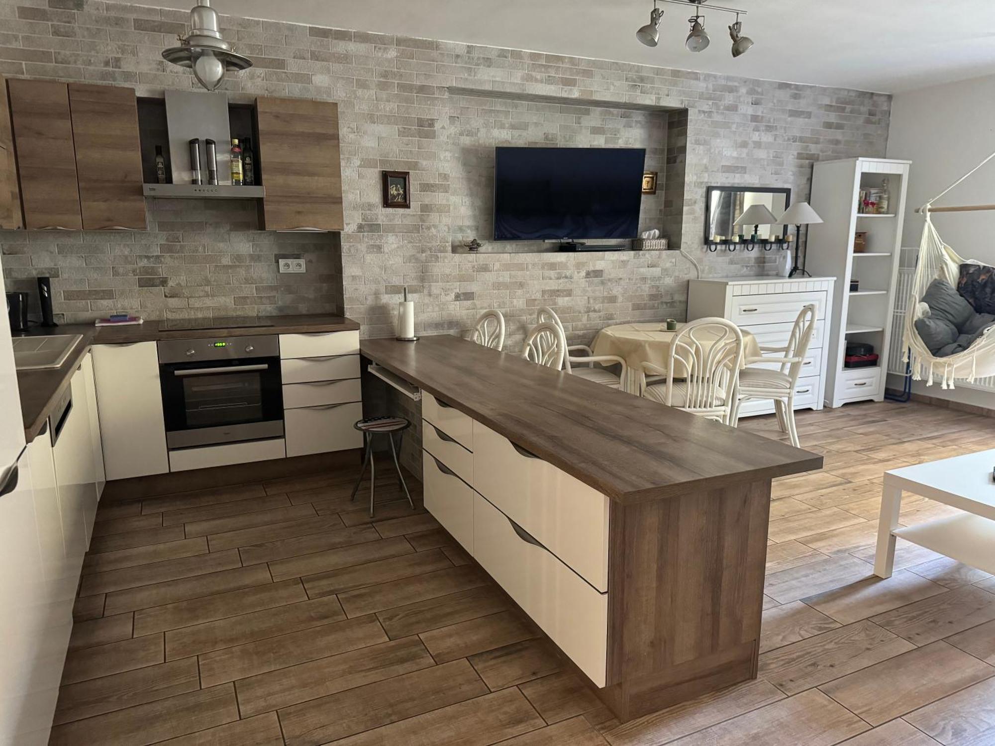 Apartman S Garazi A Balkonem Pilsen Exterior photo